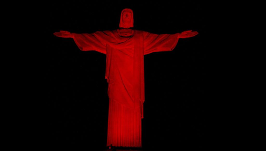 Cristo Redentor vermelho - Foto de Vitor Madeira